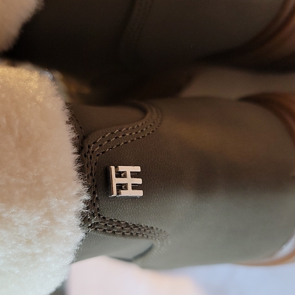 Tommy Hilfiger Dark Green FABY2 Lug Sole Boots - Picture 8 of 8